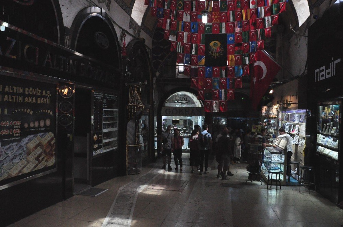 Kapalıçarşı karanlığa büründü