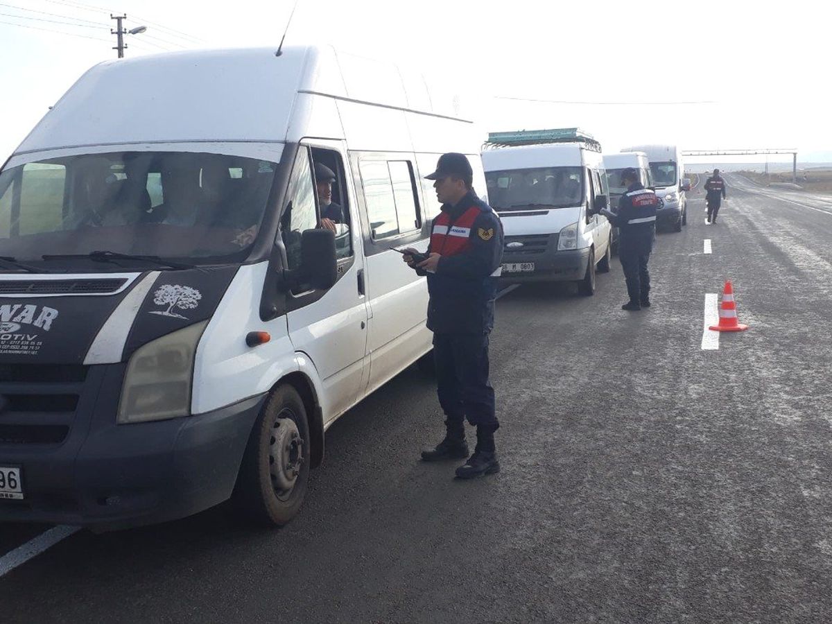 Kars\'ta okul servislerine jandarmadan denetim
