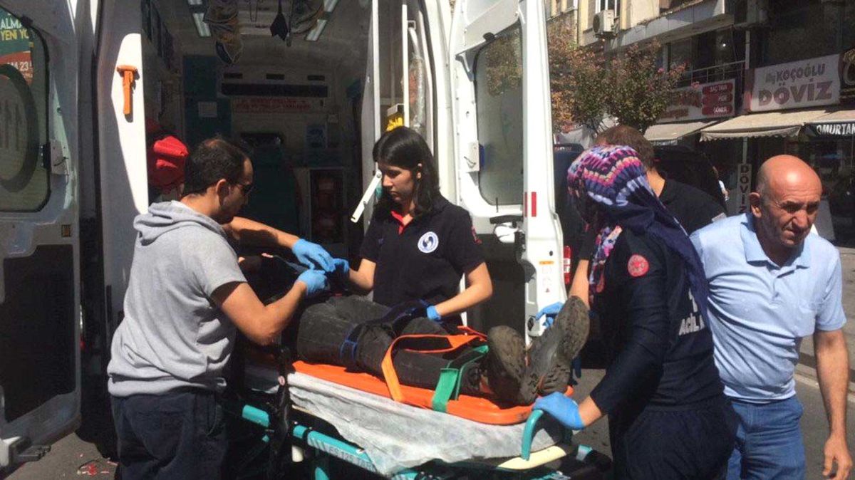 Kazada yaralandı, telefonunu elinden bırakmadı