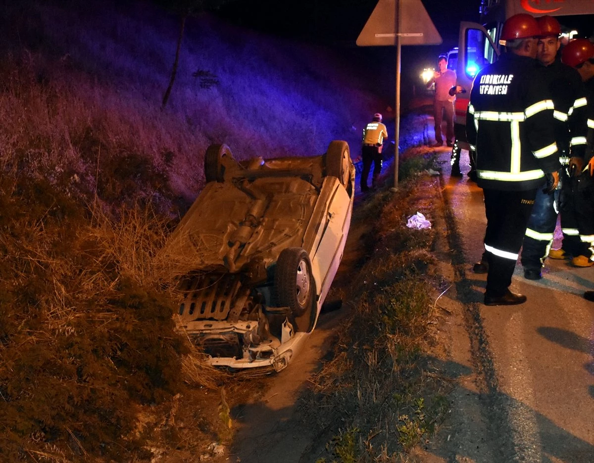 Kırıkkale\'de otomobil su kanalına devrildi: 2 yaralı