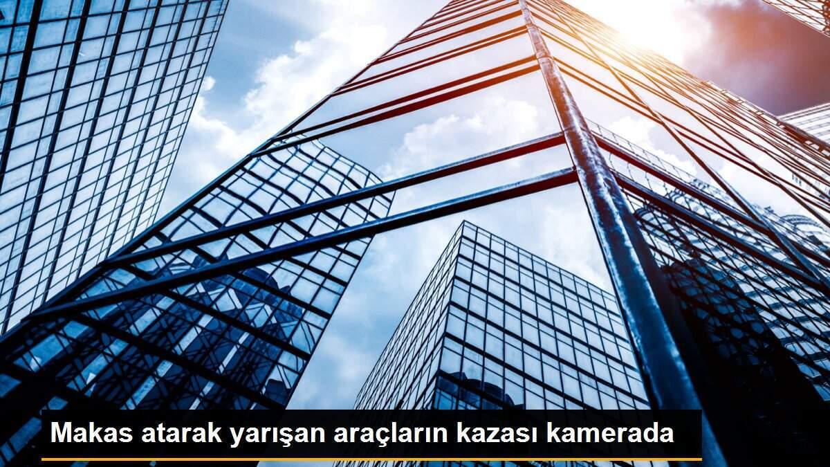 Makas atarak yarışan araçların kazası kamerada