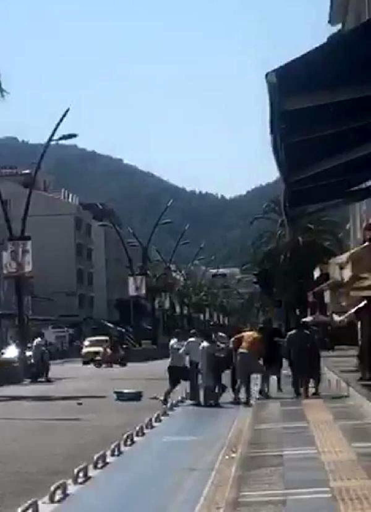 Marmaris\'te fatih koparan\'a dayağı iskoç turistler görüntüledi