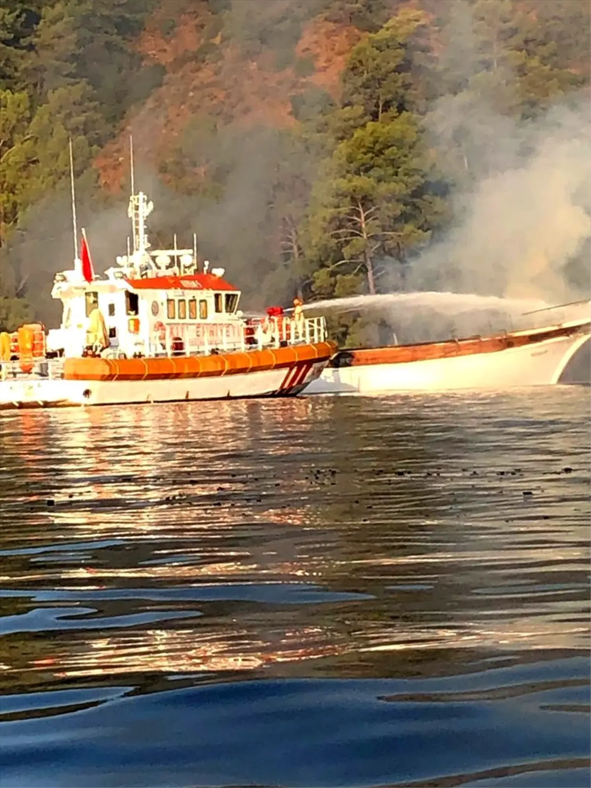 Muğla\'da yat yangını: 1 ölü, 4 yaralı