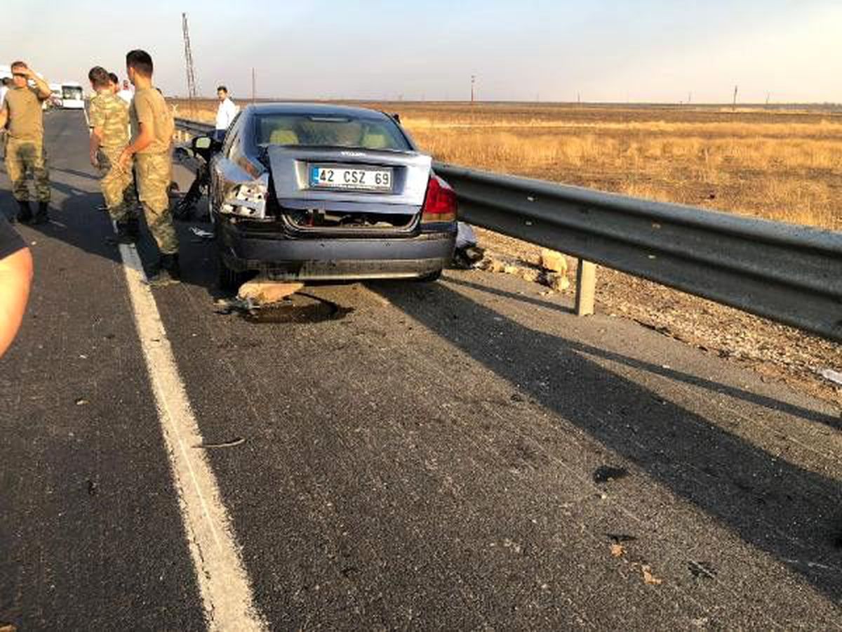 Nusaybin\'de otomobil tır\'a çarptı: 2 yaralı