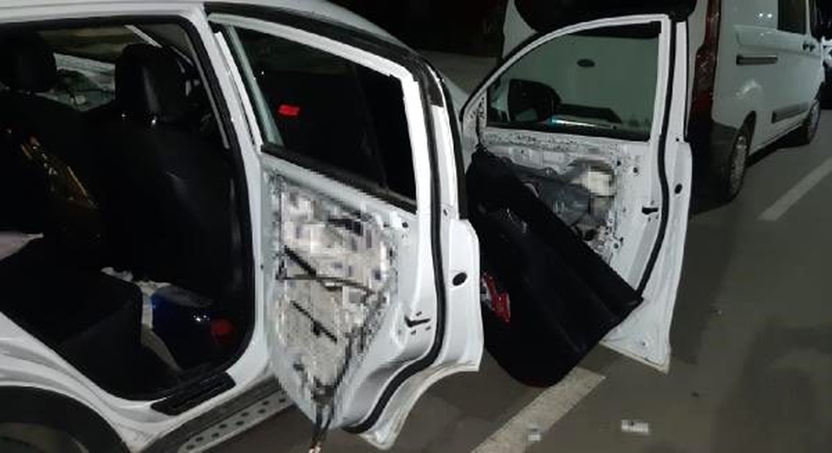 Otomobille kaçak sigara sevkiyatı yapan 2 çifte gözaltı