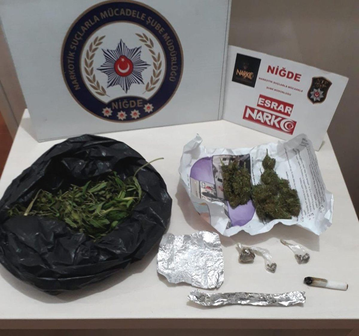 Polisin durduğu araçtan uyuşturucu çıktı