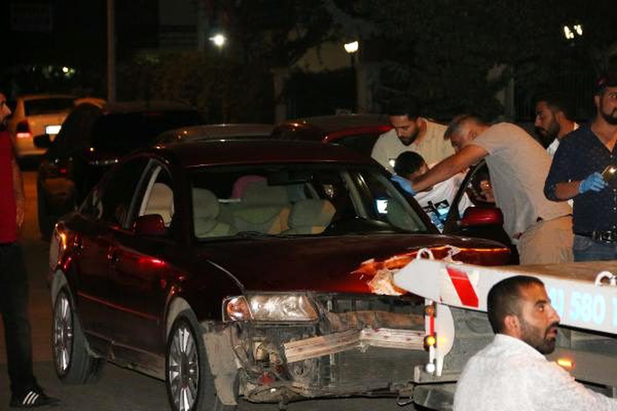 Polisten kaçtıkları otomobille kaza yaptılar