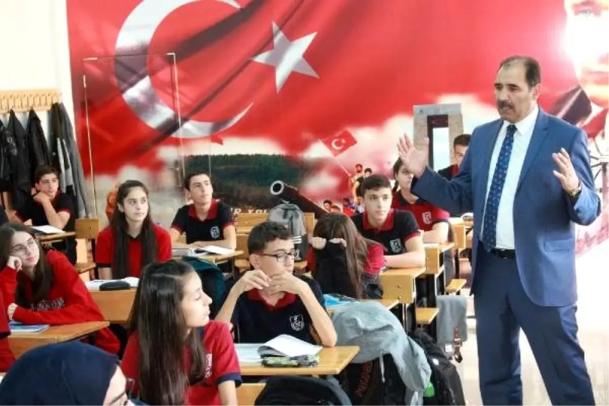 Proje okulda akademisyenler derse girmeye başladı