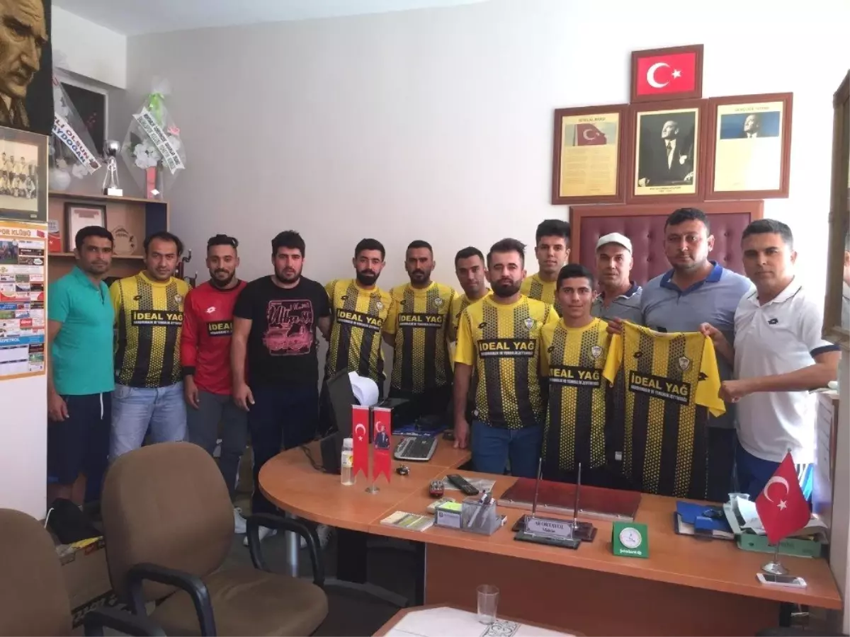 Salihli Kapancıspor transferlerini tanıttı