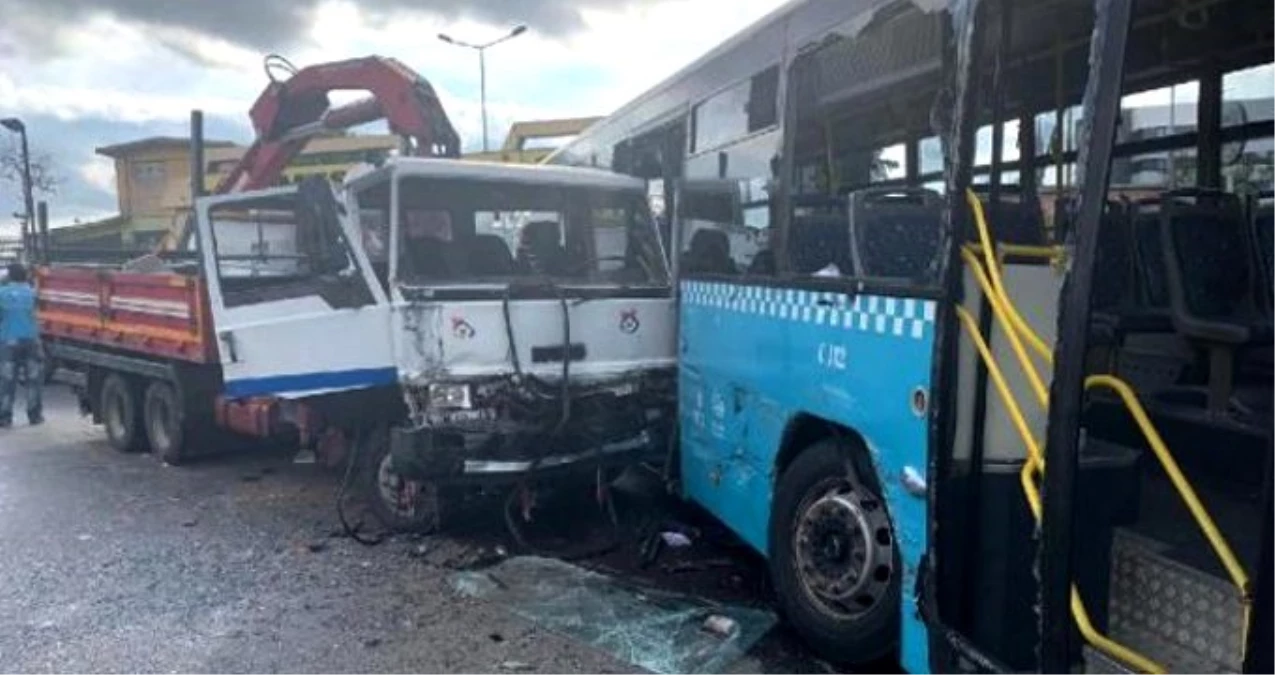Ümraniye\'de kamyon otobüse çarptı: 9 yaralı