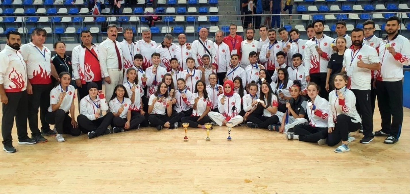 Taekwondo Milli Takımı, Bulgaristan\'da 31 madalya kazandı