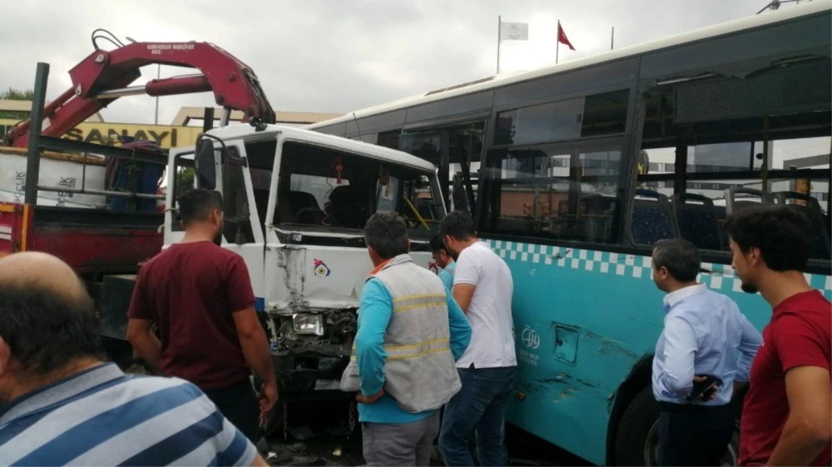 Ümraniye\'de vinç özel halk otobüsüne çarptı: 9 yaralı