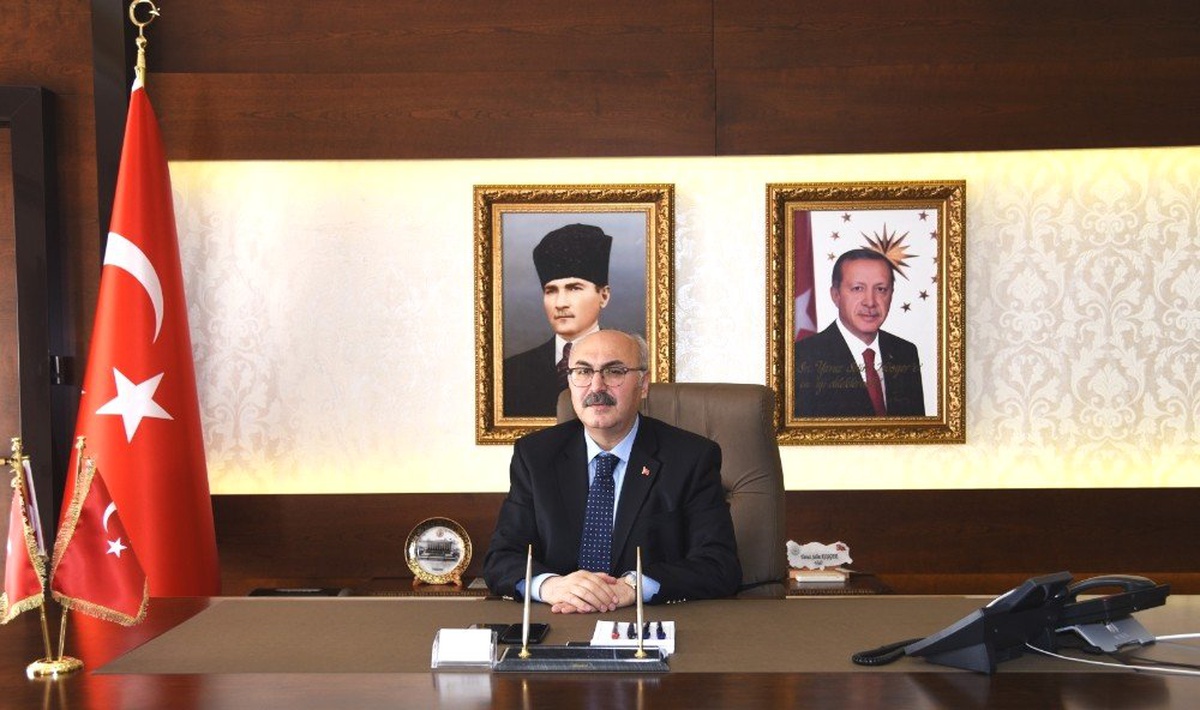Vali Köşger; "Menderes; cumhuriyet tarihimizde bir dönemine damgasını vurmuştur"