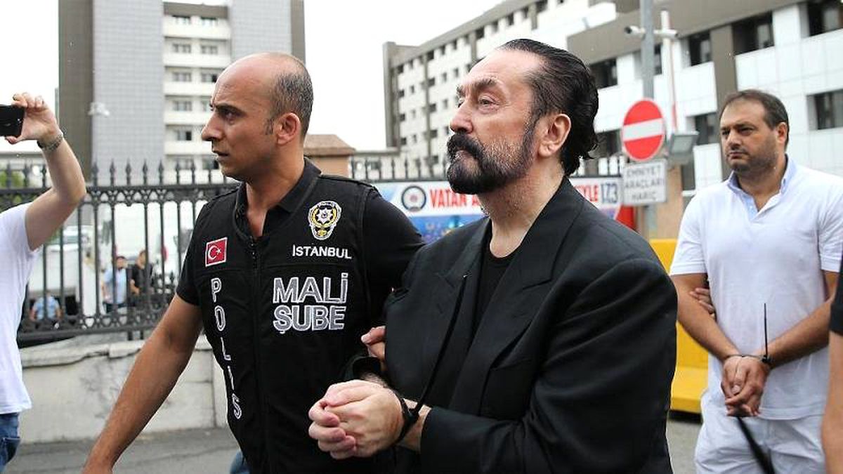 Adnan Oktar davası başladı, iddianame ne diyor, hangi suçlamalar var?