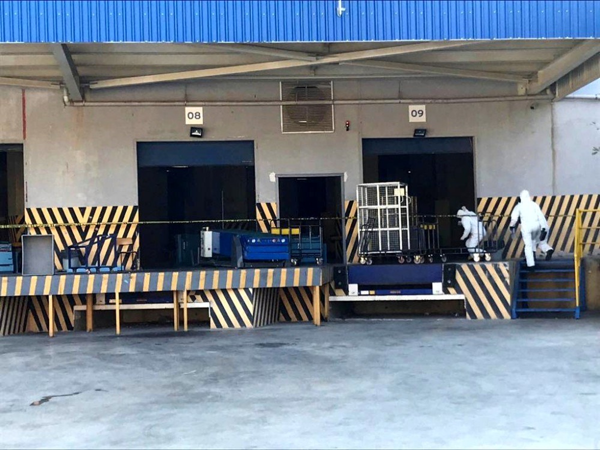 AFAD ve UMKE şüpheli toz paniği yaşanan dağıtım merkezinde