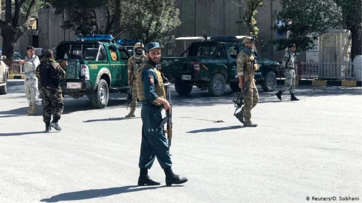 Afganistan\'da Cumhurbaşkanı\'nın mitingine intihar saldırısı