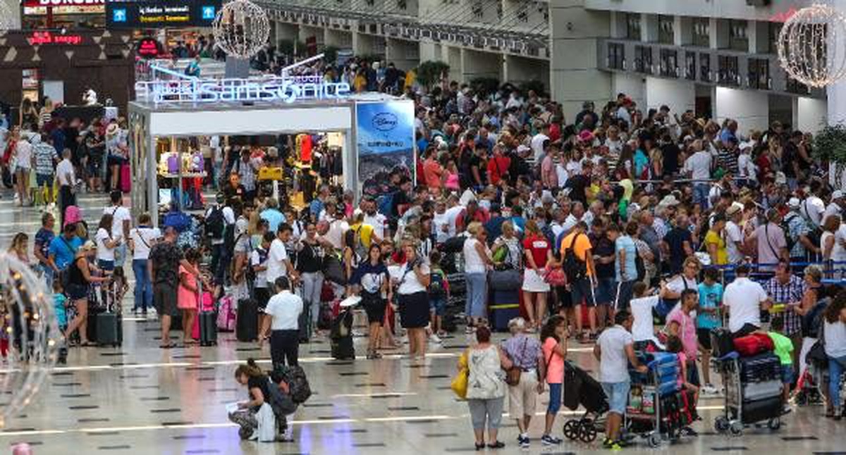Antalya\'da turist sayısı 12 milyonu geçti