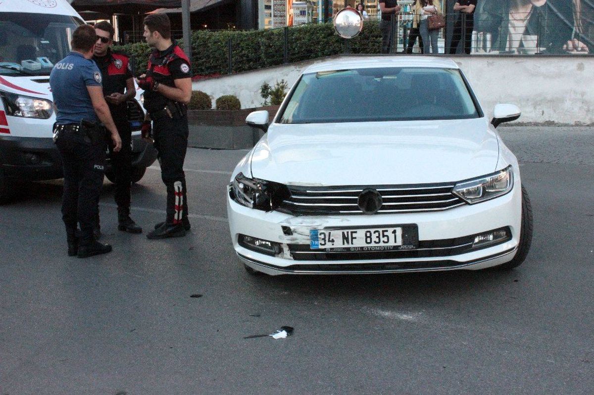 Ataşehir\'de kaza: 1 polis yaralı
