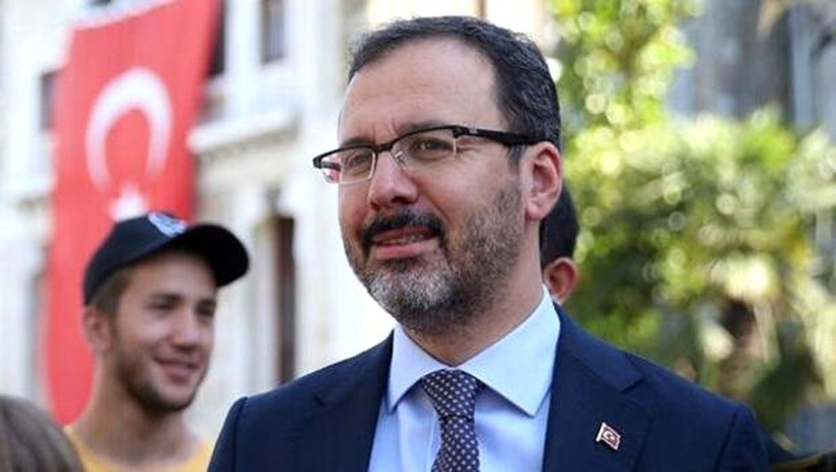Bakan Kasapoğlu\'ndan Rıza Kayaalp\'e kutlama