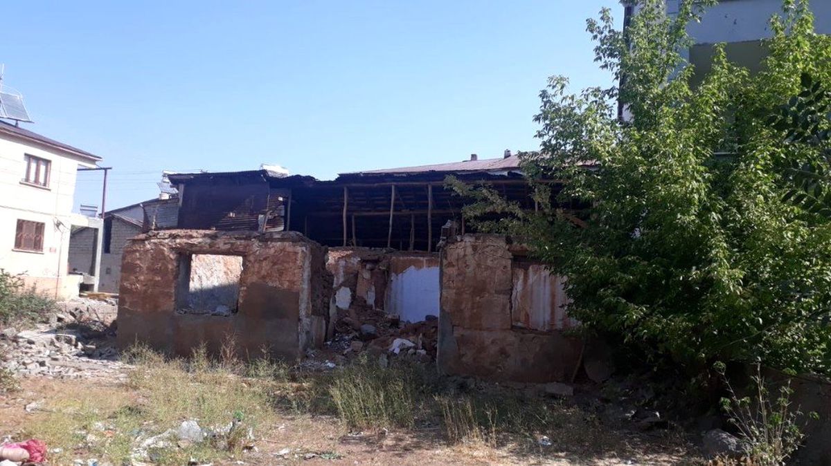 Bingöl\'de metruk binalar yıkıldı