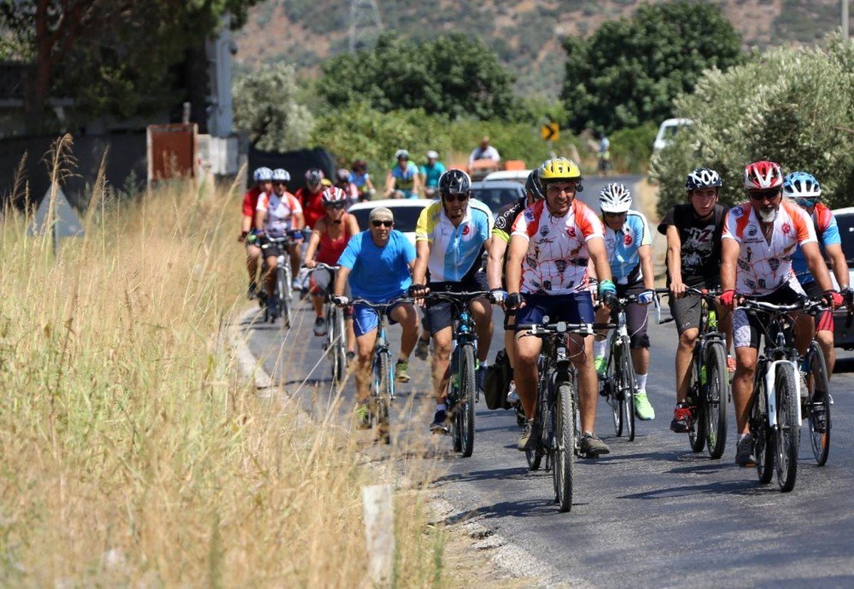 Bisikletçiler Gökçealan Üzüm Festivaline pedallıyor