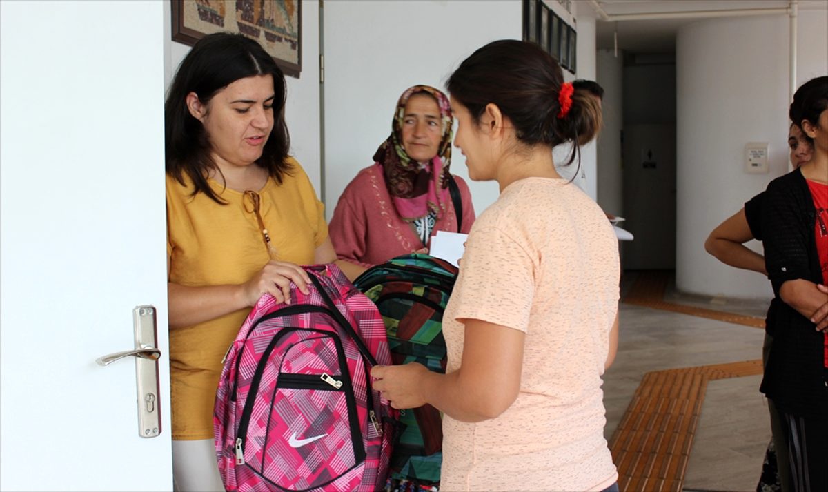 Burhaniye Belediyesinden 250 öğrenciye eğitim yardımı