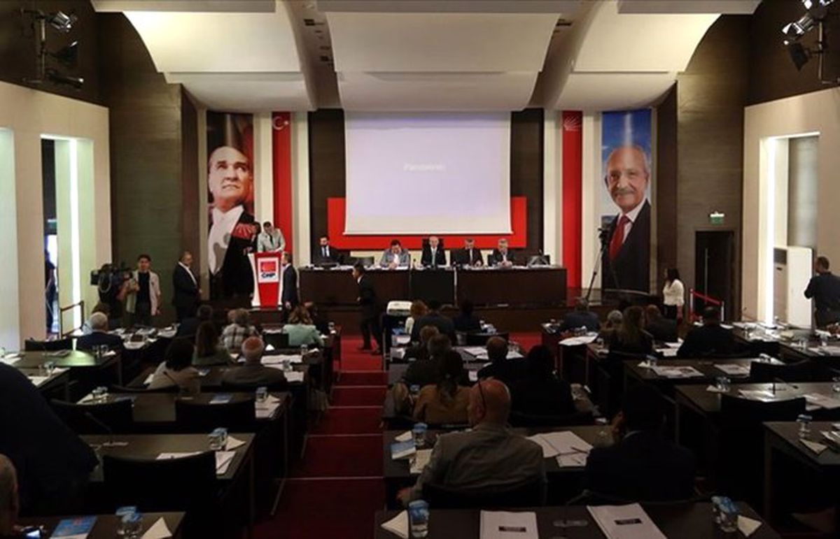 CHP yönetmeliklerini gözden geçirecek