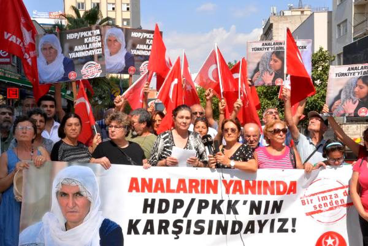 Diyarbakır\'da eylem yapan ailelere mersin\'den destek