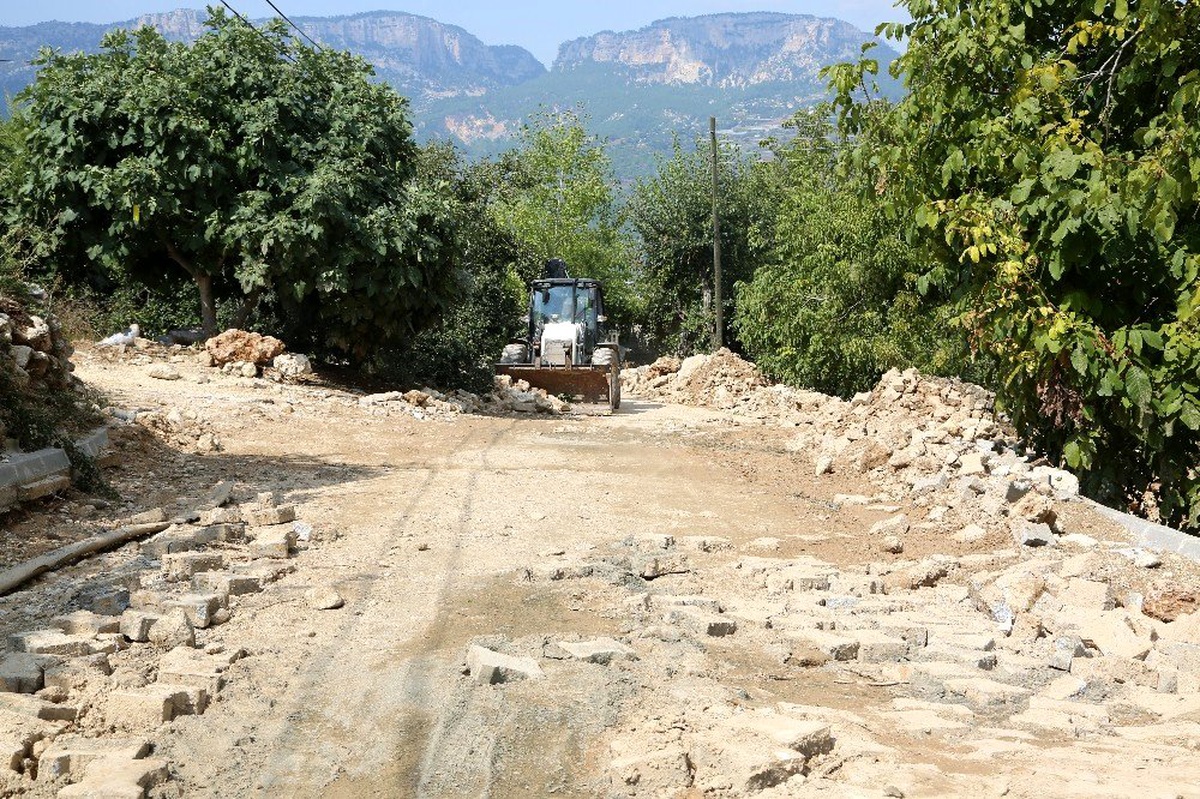 Erdemli\'de afetin yaraları sarılıyor