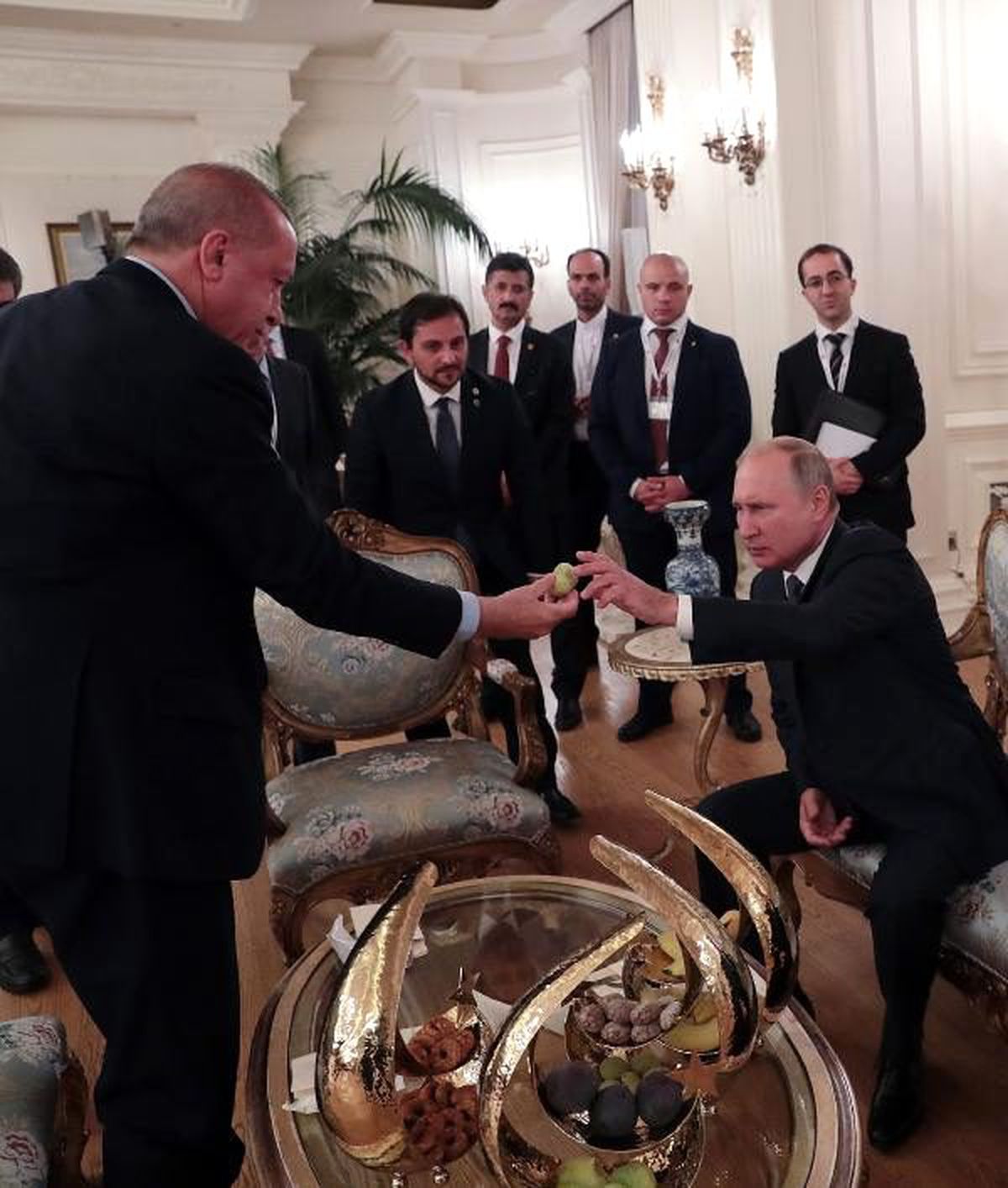 Erdoğan, ruhani ve putin\'e incir ikram etti