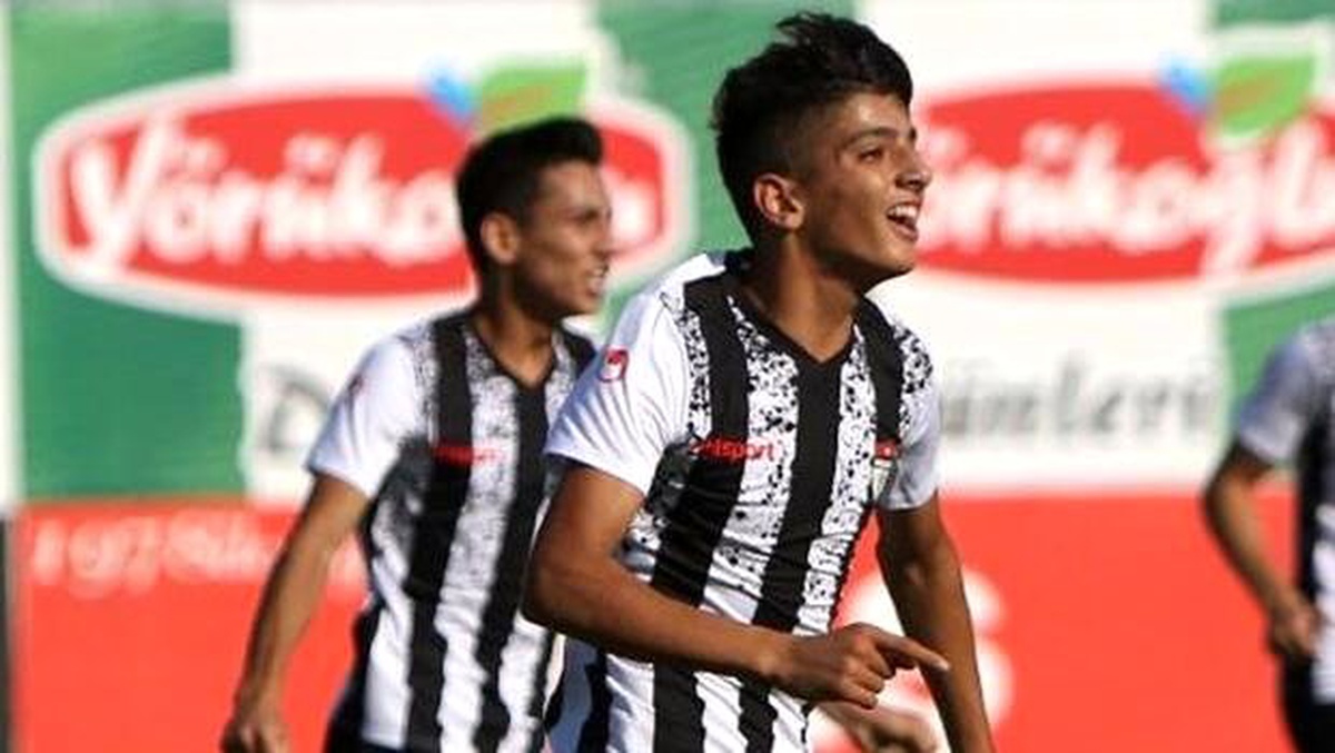 Golleri seriye bağladı, 16 yaşında bile değil! Manisasporlu Bilal Budak...