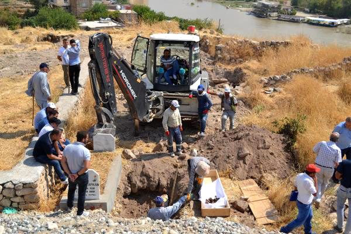 Hasankeyf\'te bu kez mezarlar taşınıyor