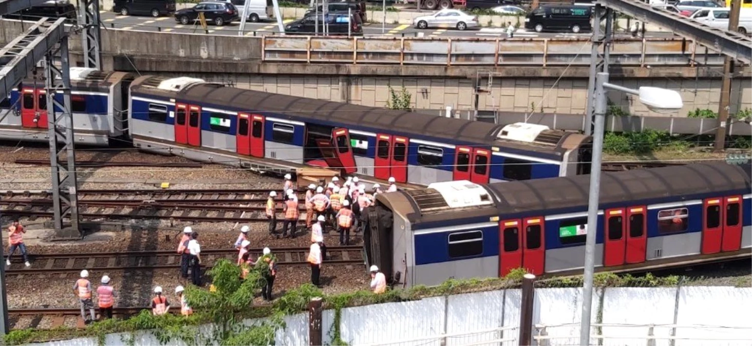 Hong Kong\'da tren kazası: 8 yaralı