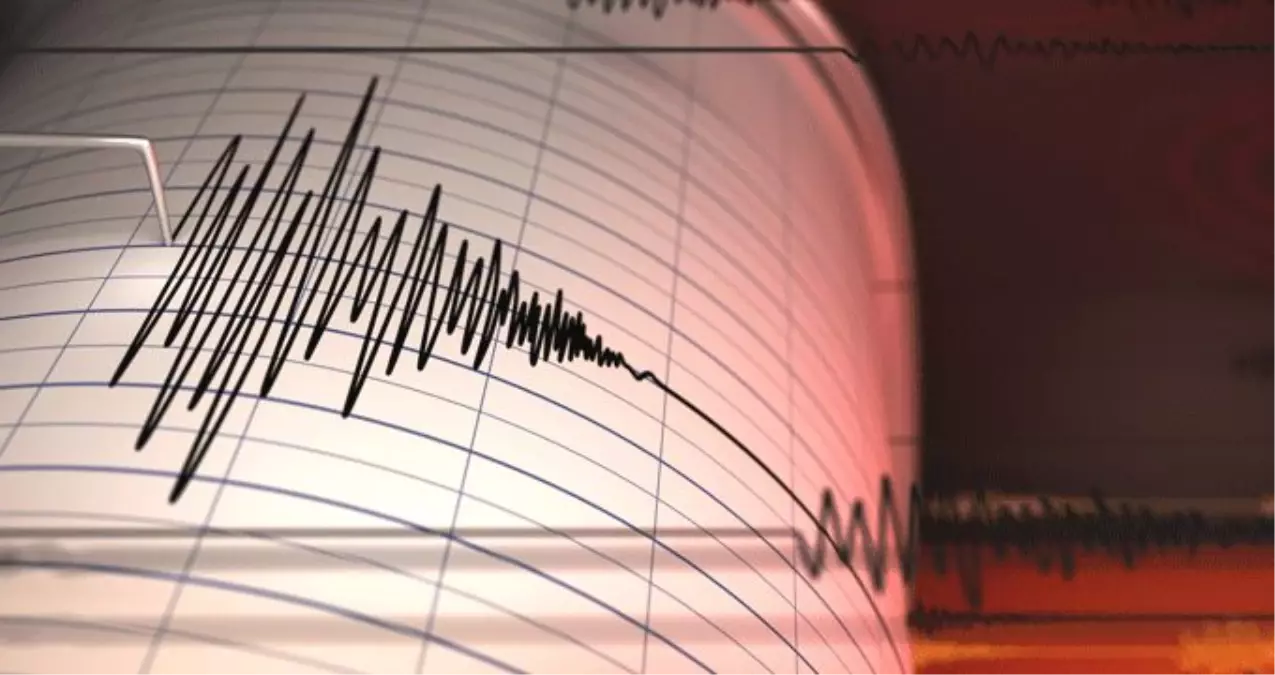 İzmir\'de 3,3 büyüklüğündeki deprem vatandaşları tedirgin etti