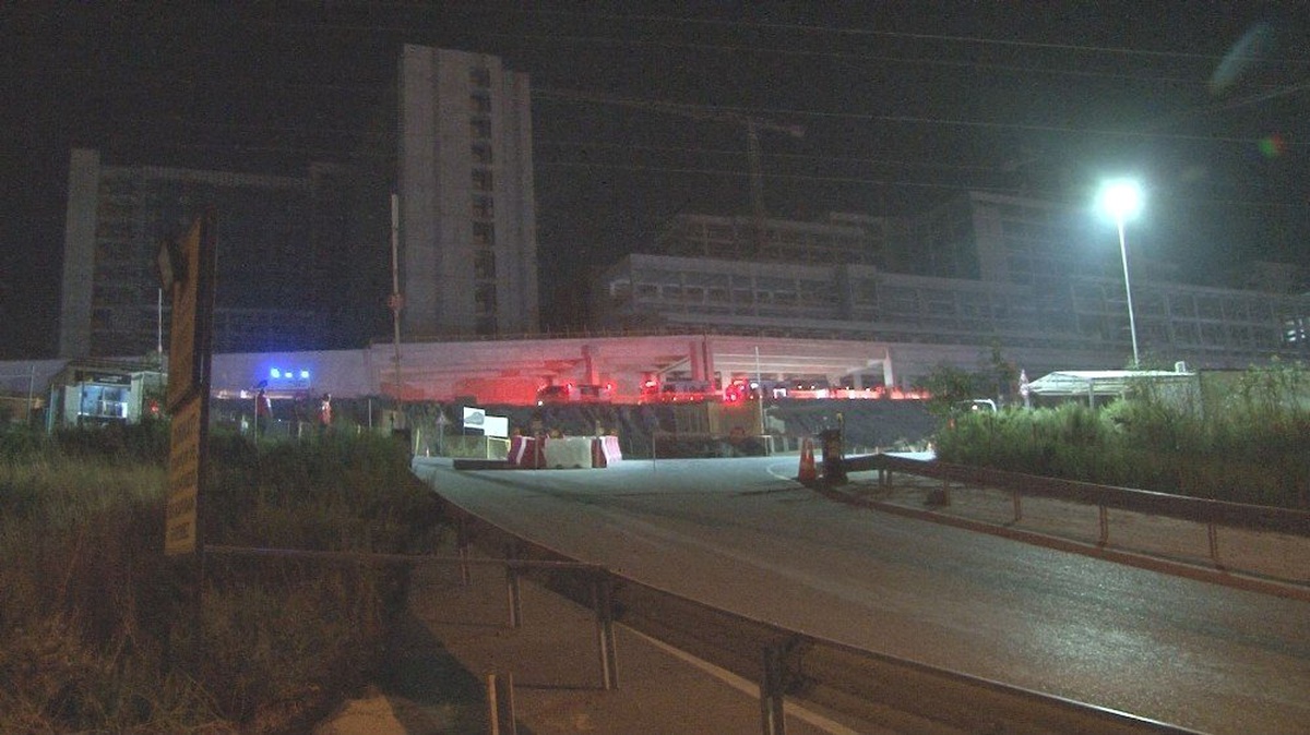 İzmir\'de hastane inşaatının deposunda yangın çıktı