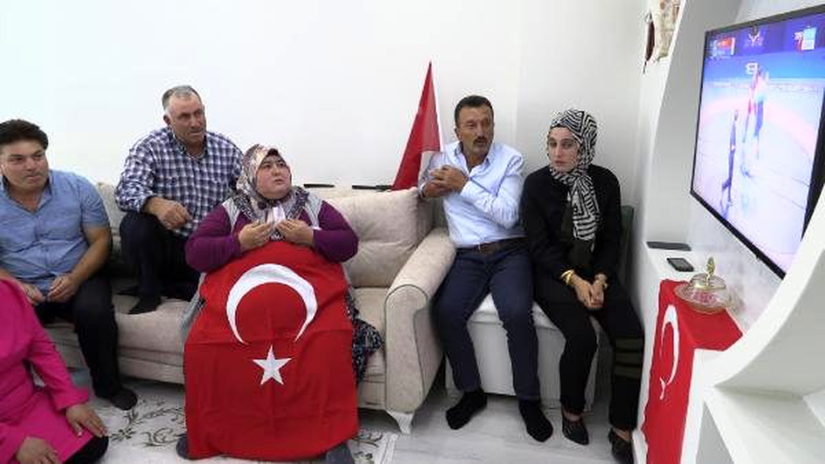 Kayaalp ailesinin şampiyonluk sevinci