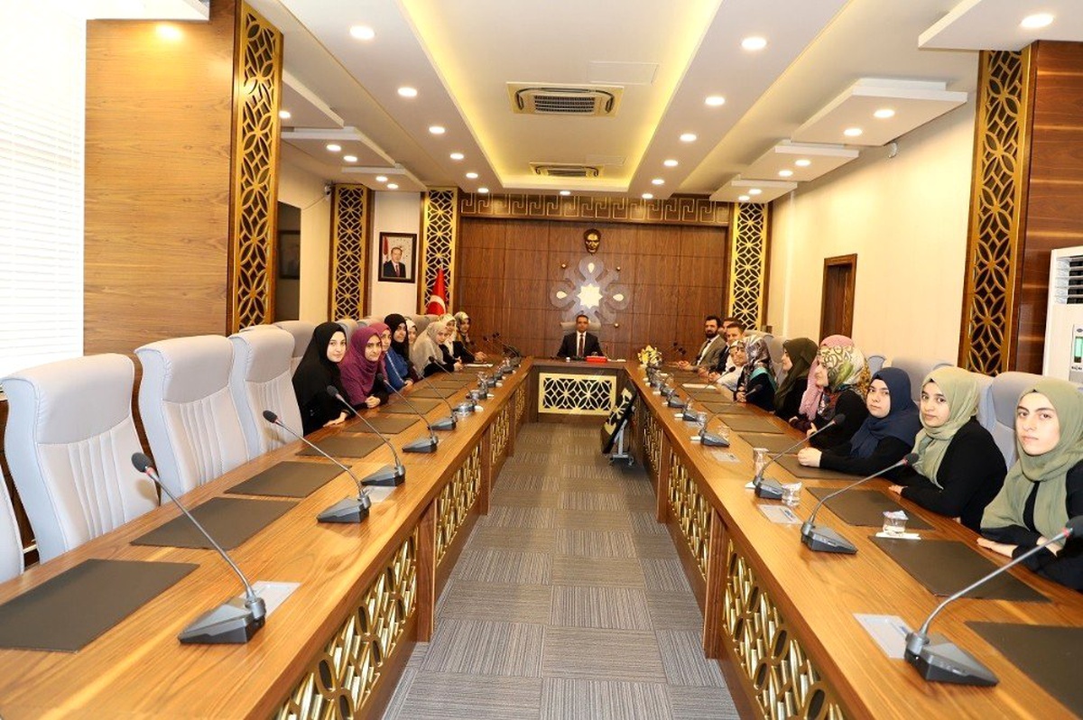 Kaymakam Sinanoğlu hafızlık bölge birincilerini makamında kabul etti