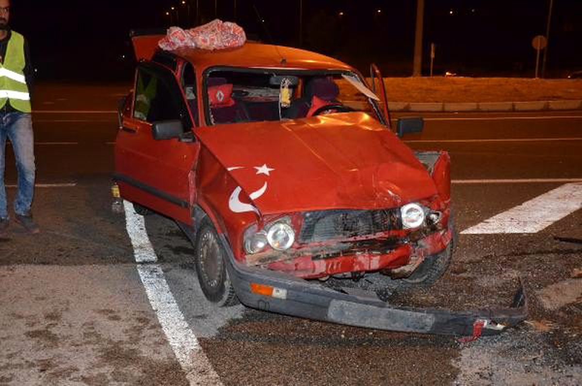 Kayseri\'de iki otomobil çarpıştı: 4 yaralı