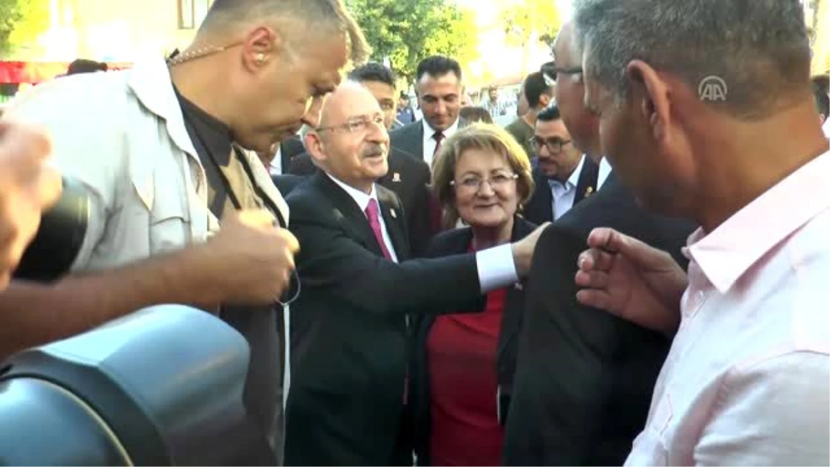 Kılıçdaroğlu, Bozkurt\'ta depremden etkilenen vatandaşları ziyaret etti (2)