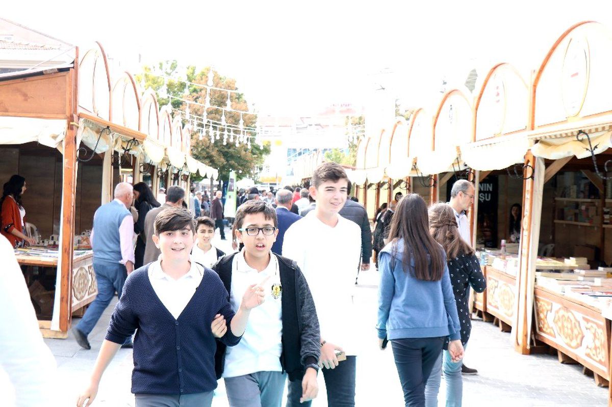 Kırşehir\'de kitap fuarına büyük ilgi