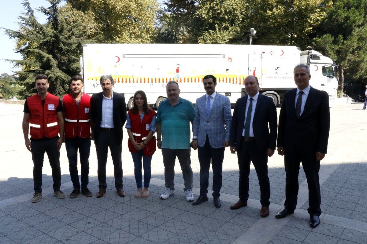 Kızılay Mobil çocuk dostu tırı Zonguldak\'ta