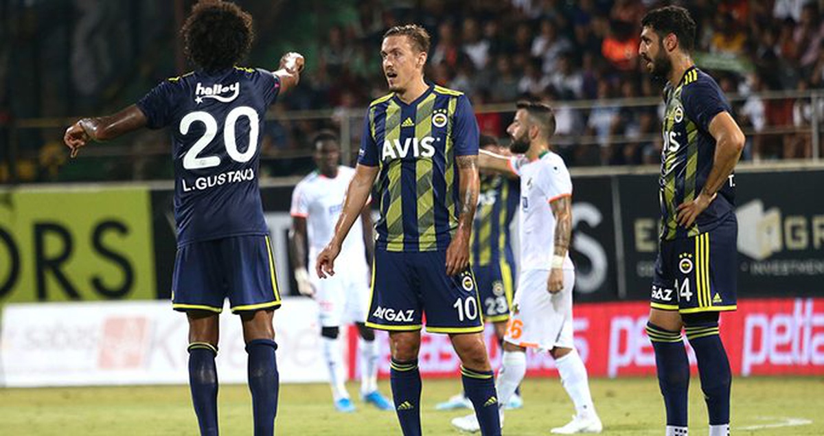 Milli maç araları Fenerbahçe\'ye yaramıyor