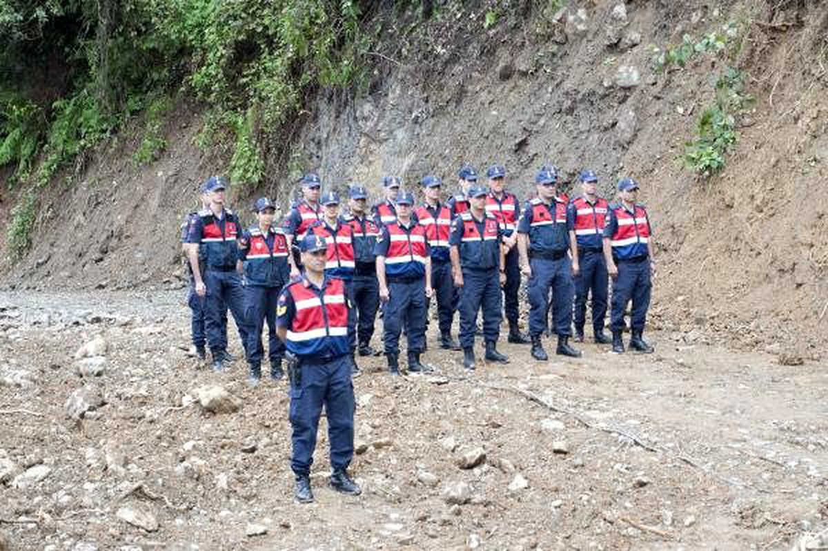 Rize\'de ormana çöp depolama alanına tepki