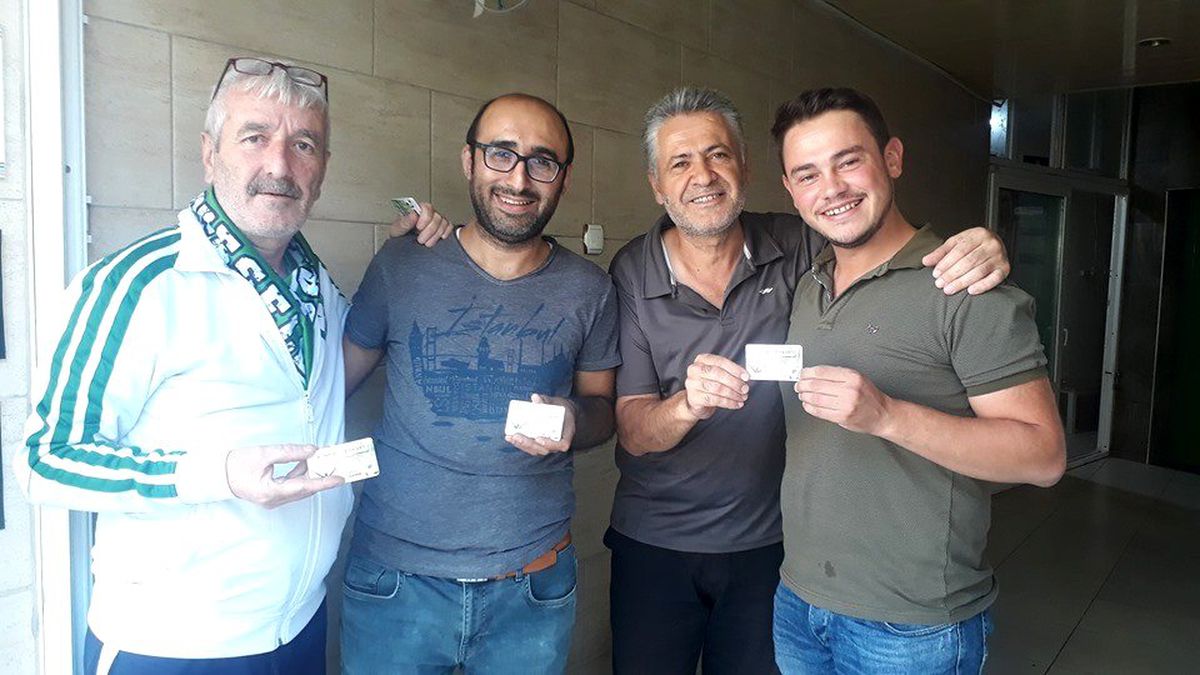 Salihli Belediyespor\'a destek için kapı kapı dolaştılar