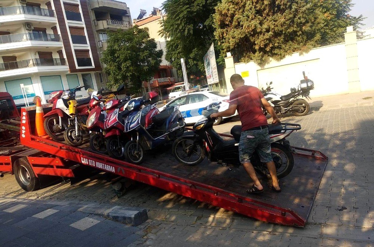 Salihli\'de plakasız motosikletlilere uygulama