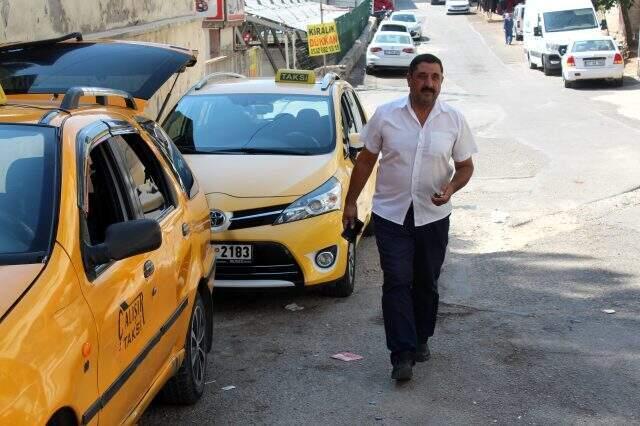 Taksisinde unutulan 87 bin lirayı sahibine teslim ederek, büyük takdir topladı