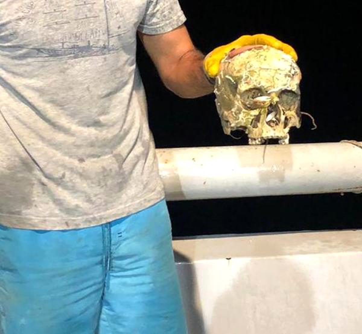 Trol ağına insan kafatası takıldı