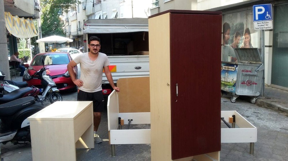 Turgutlu Belediyesi\'nden öğrencilere eşya desteği