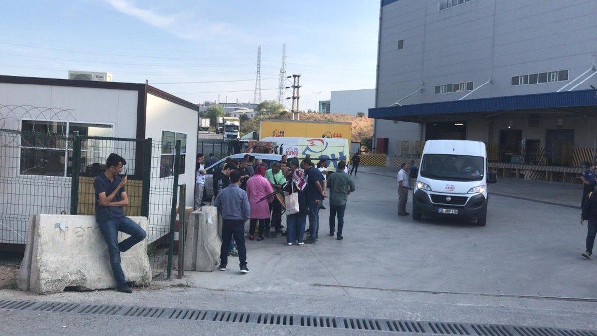 Tuzla\'da Anadolu Yakası posta dağıtım merkezinde şüpheli toz paniği