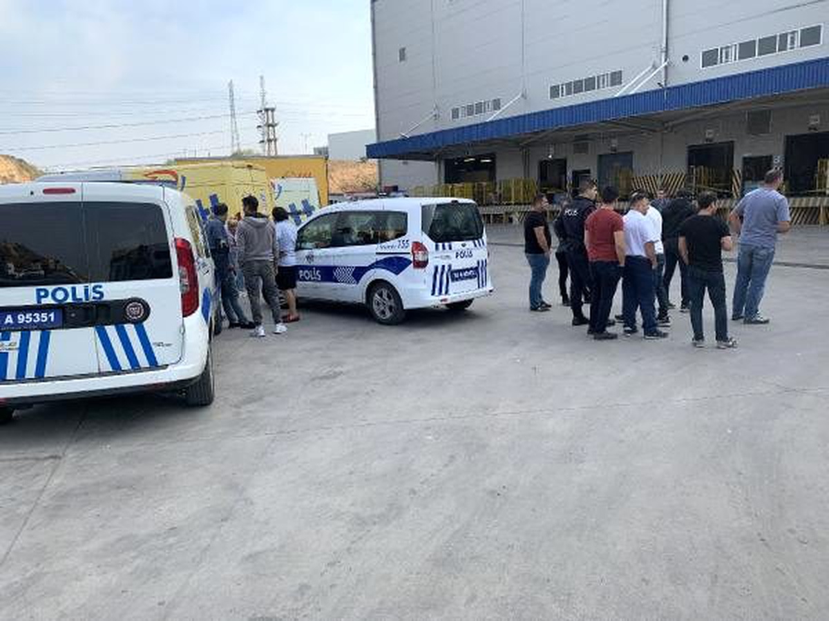 Tuzla\'da kargo merkezinde "şüpheli toz" alarmı (1)